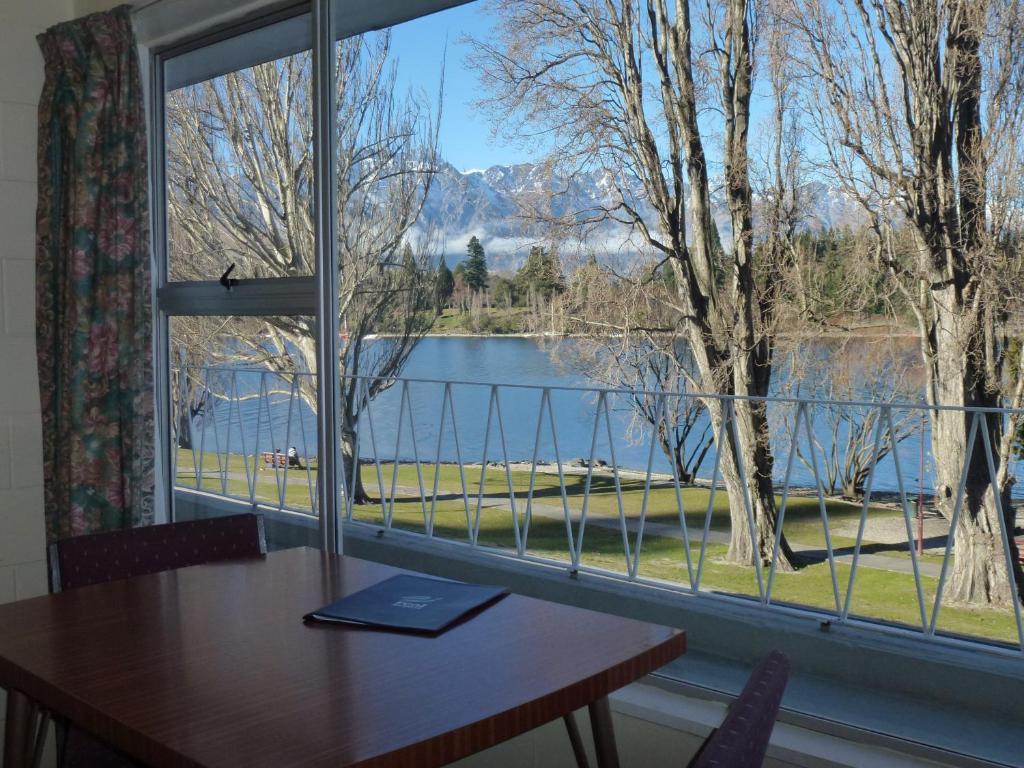 Lakeside Motel Квинстаун Экстерьер фото
